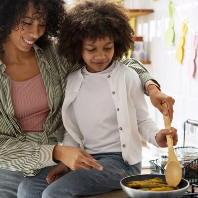 Cook Smarter, Not Longer: How Simply Deli Sauces Save You Time in the Kitchen